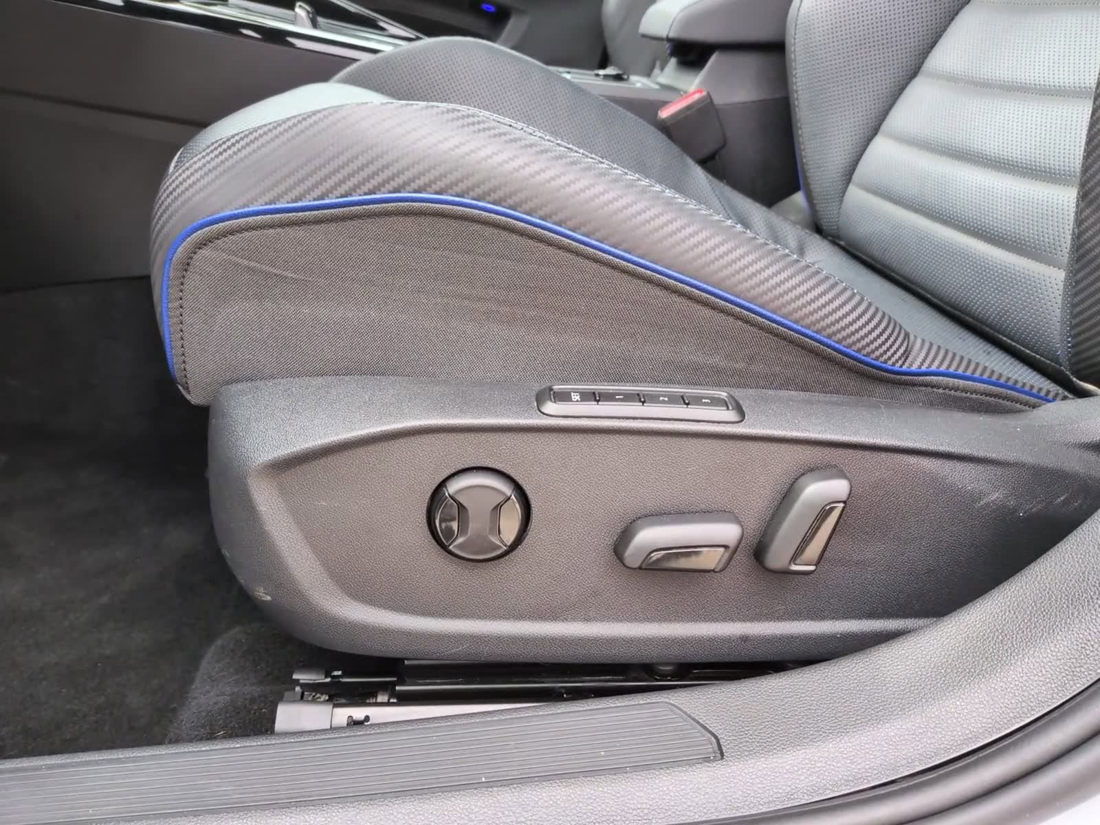 Used 2024 Volkswagen Golf R image 26