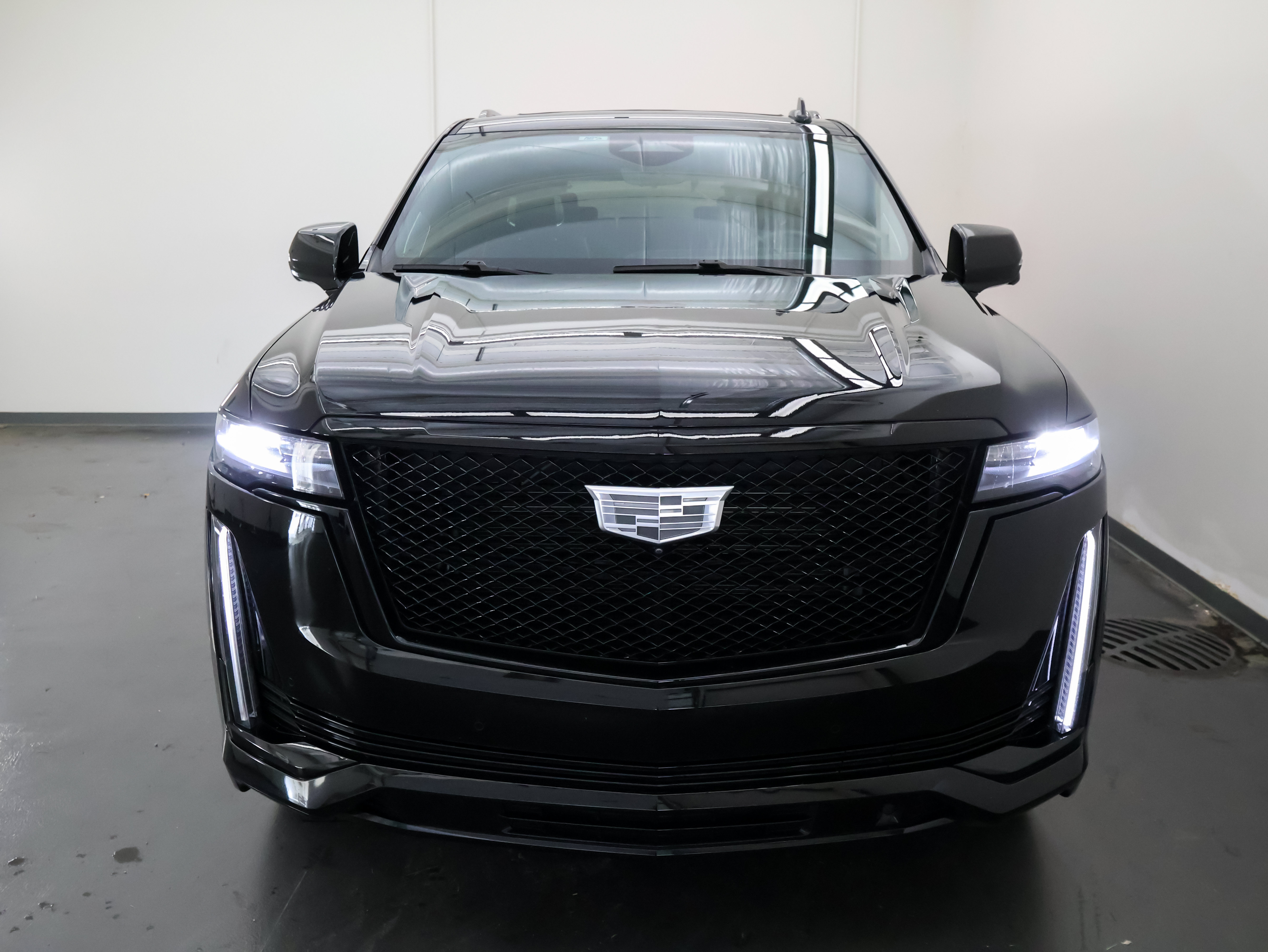 Used 2022 Cadillac Escalade Sport Platinum w/ LPO, ONYX Package AWD/4WD image 8