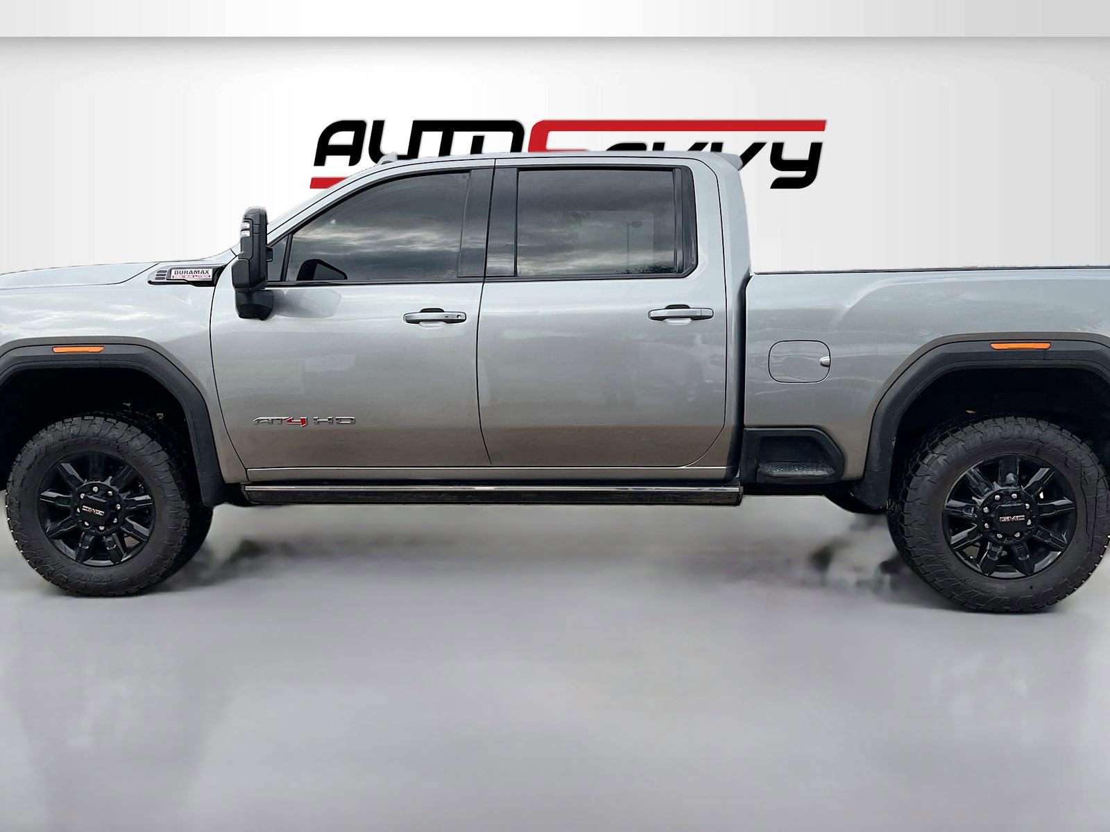 Used 2025 GMC Sierra 2500 AT4 w/ AT4 Premium Plus Package image 4