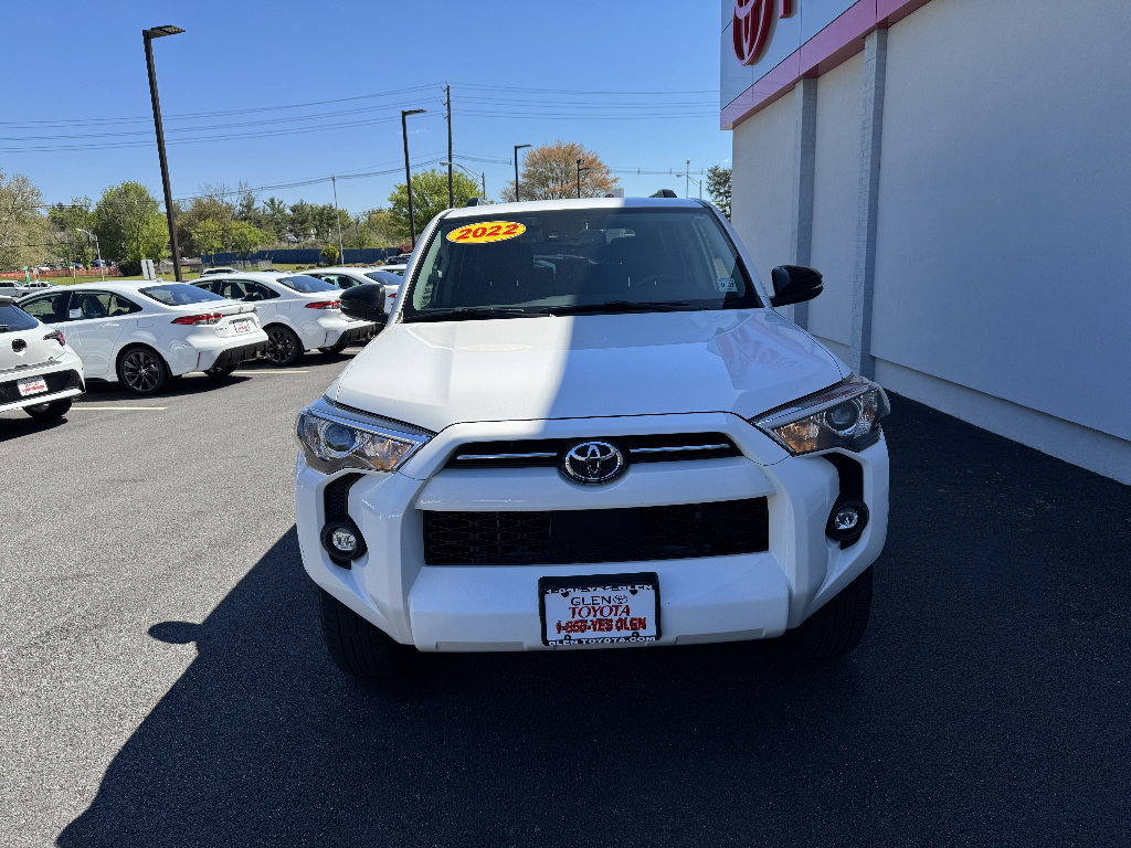 Used 2022 Toyota 4Runner SR5 Premium w/ Moonroof Package AWD/4WD image 3