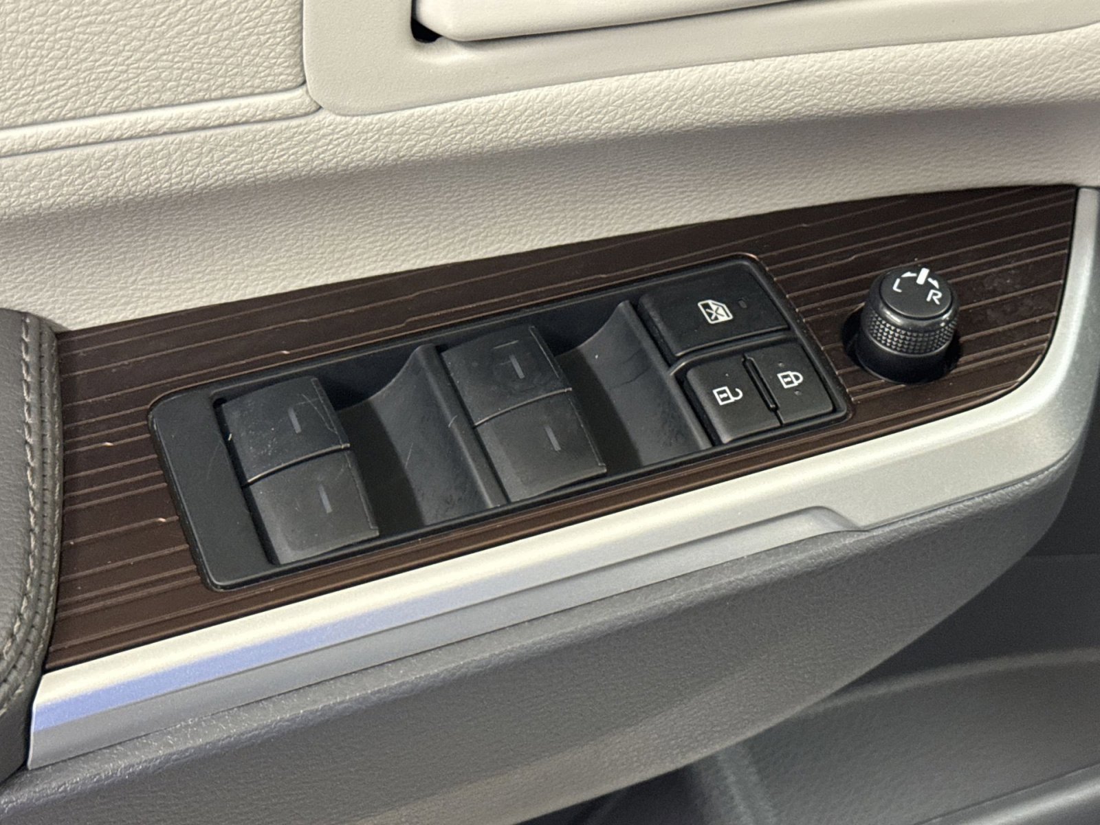 Used 2024 Toyota Sienna LE image 19