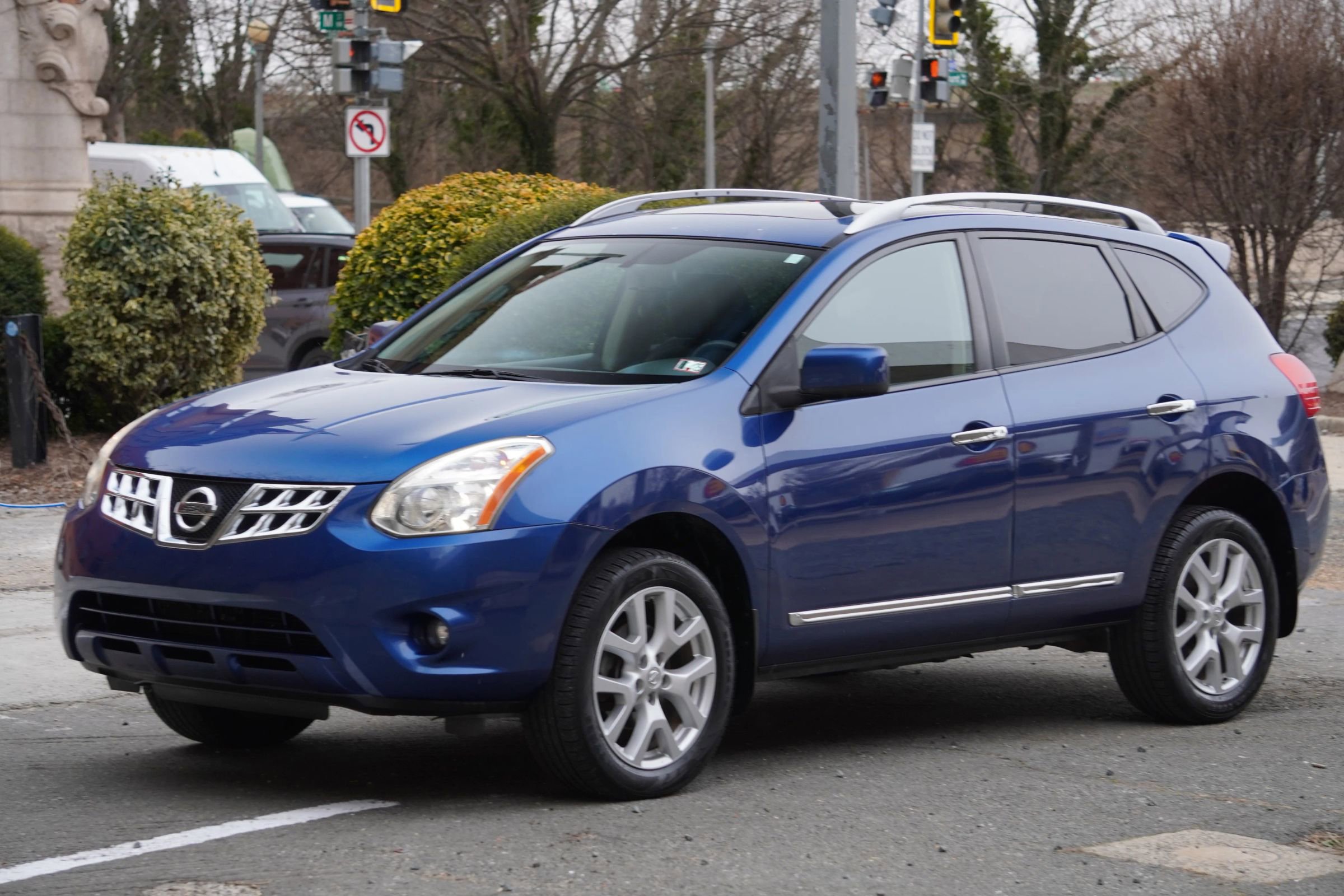 Used 2011 Nissan Rogue SV w/ SL Pkg image 29