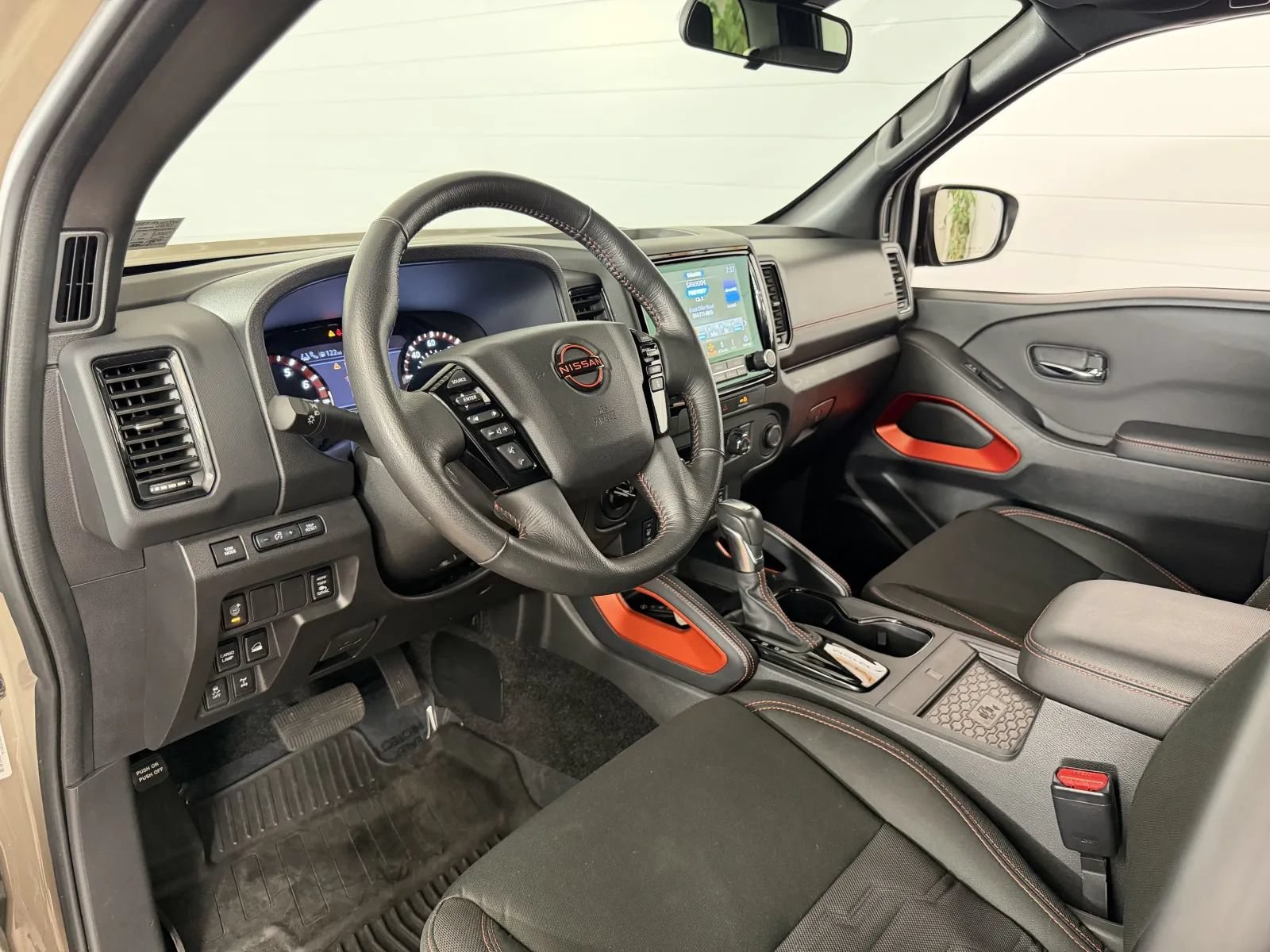 Used 2024 Nissan Frontier PRO-4X w/ Pro Convenience Package AWD/4WD image 10