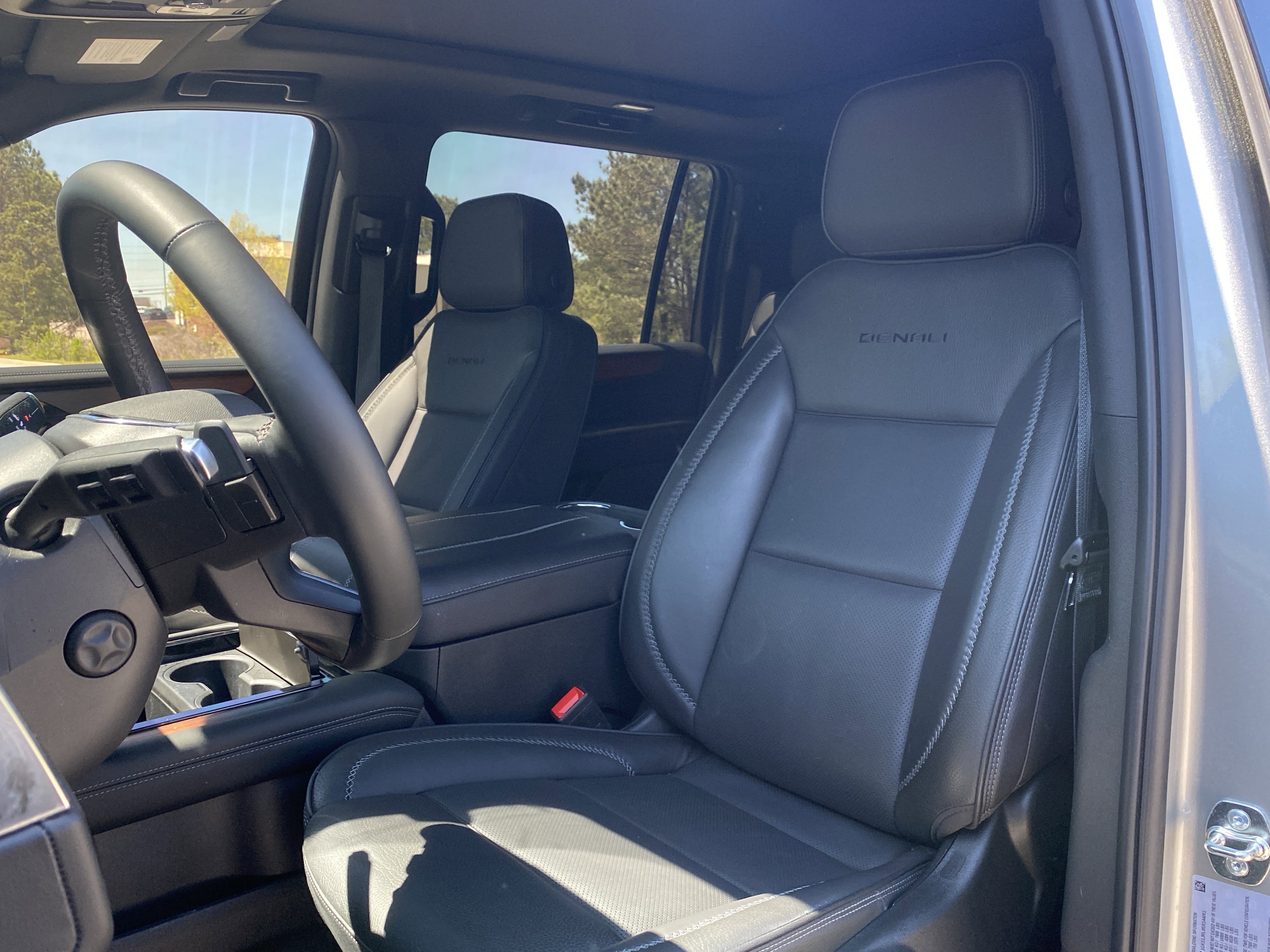 Used 2025 GMC Yukon XL Denali w/ Sun & Power Step Package image 7