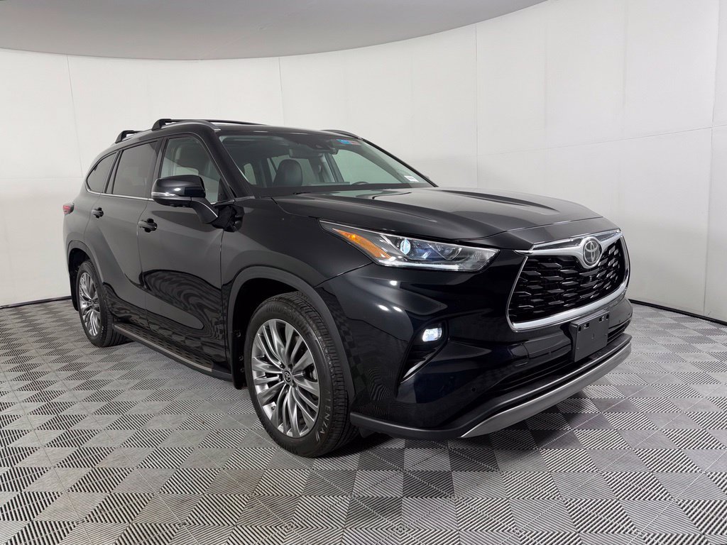 Used 2024 Toyota Highlander Platinum FWD image 5