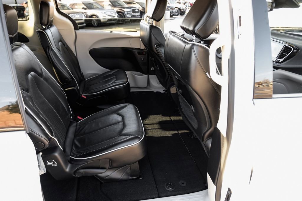 Used 2023 Chrysler Pacifica Limited image 37