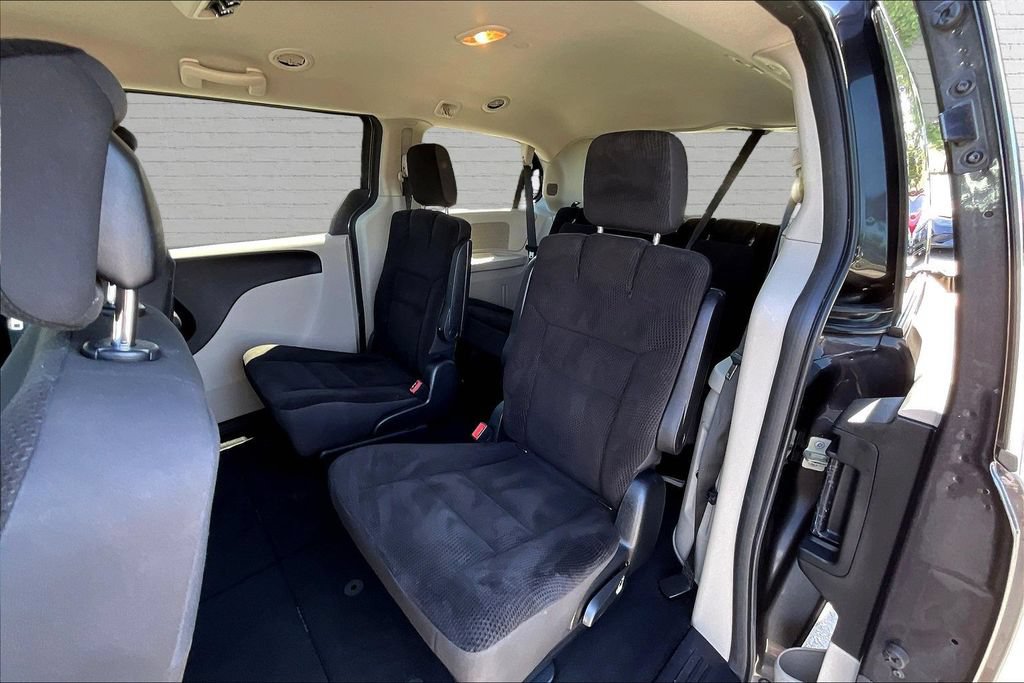 Used 2019 Dodge Grand Caravan SE FWD image 19