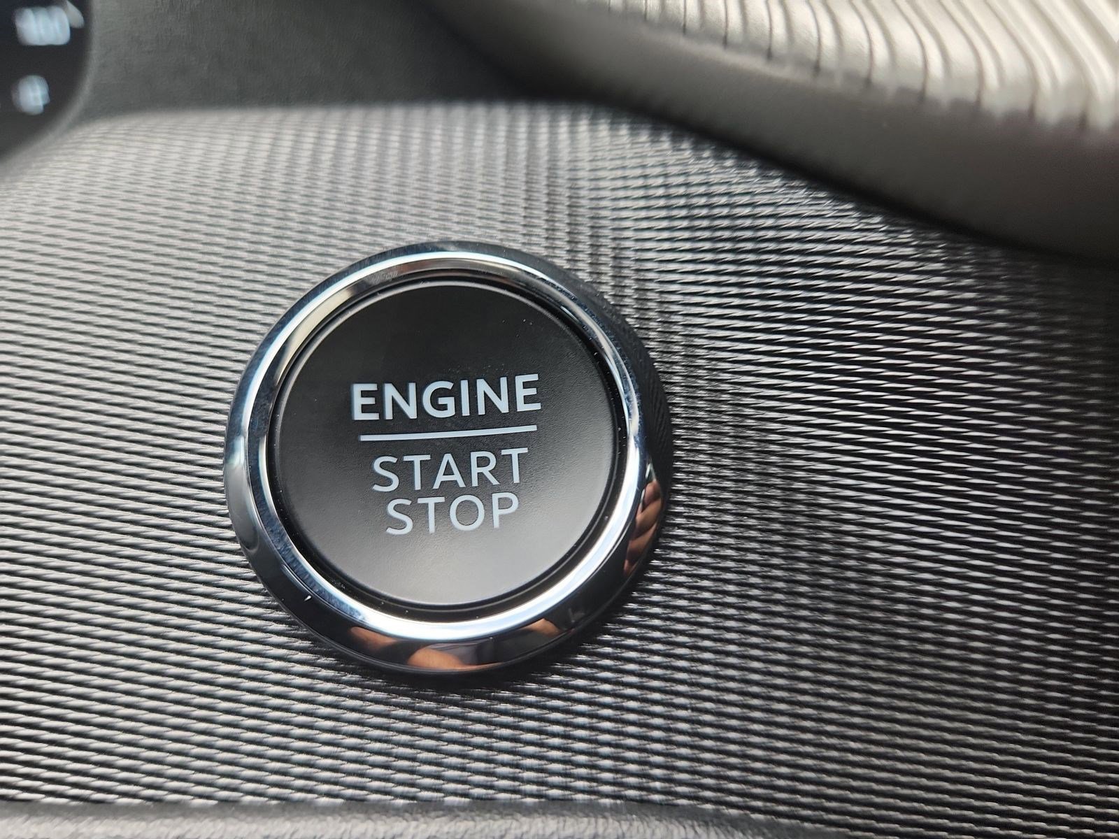 Used 2025 Ford Explorer ST AWD/4WD image 29