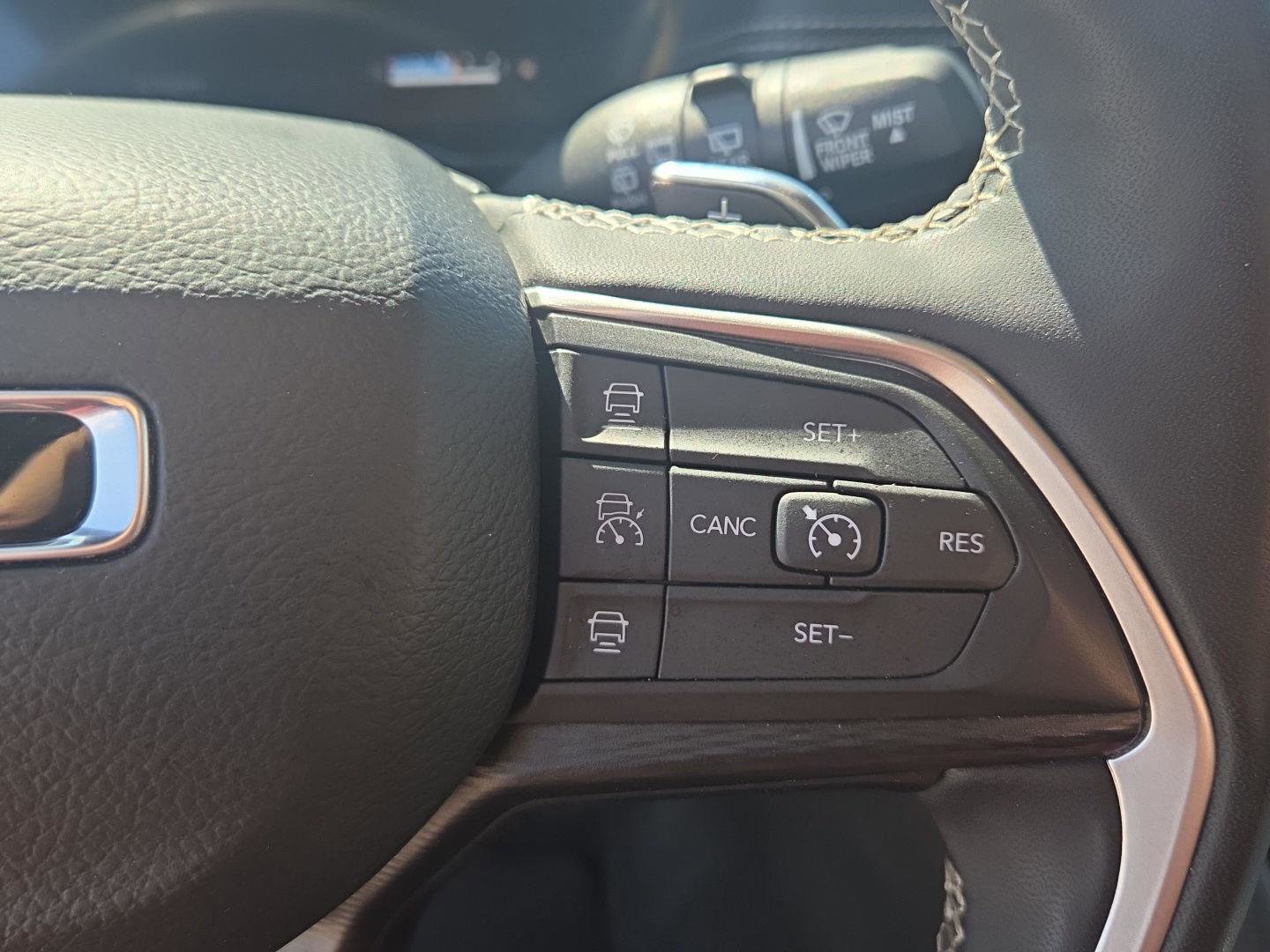 Used 2025 Jeep Grand Cherokee Altitude image 27