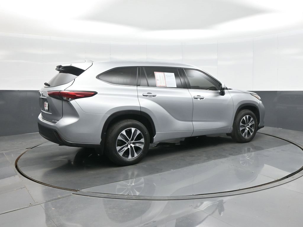 Used 2021 Toyota Highlander XLE image 7