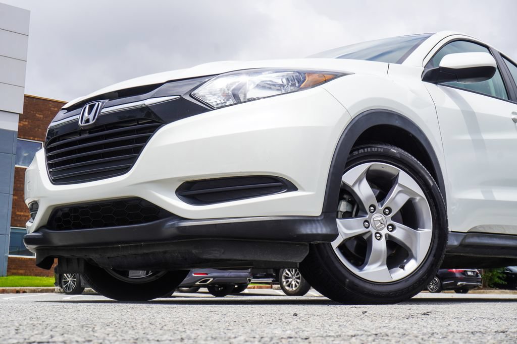 Used 2017 Honda HR-V LX image 2