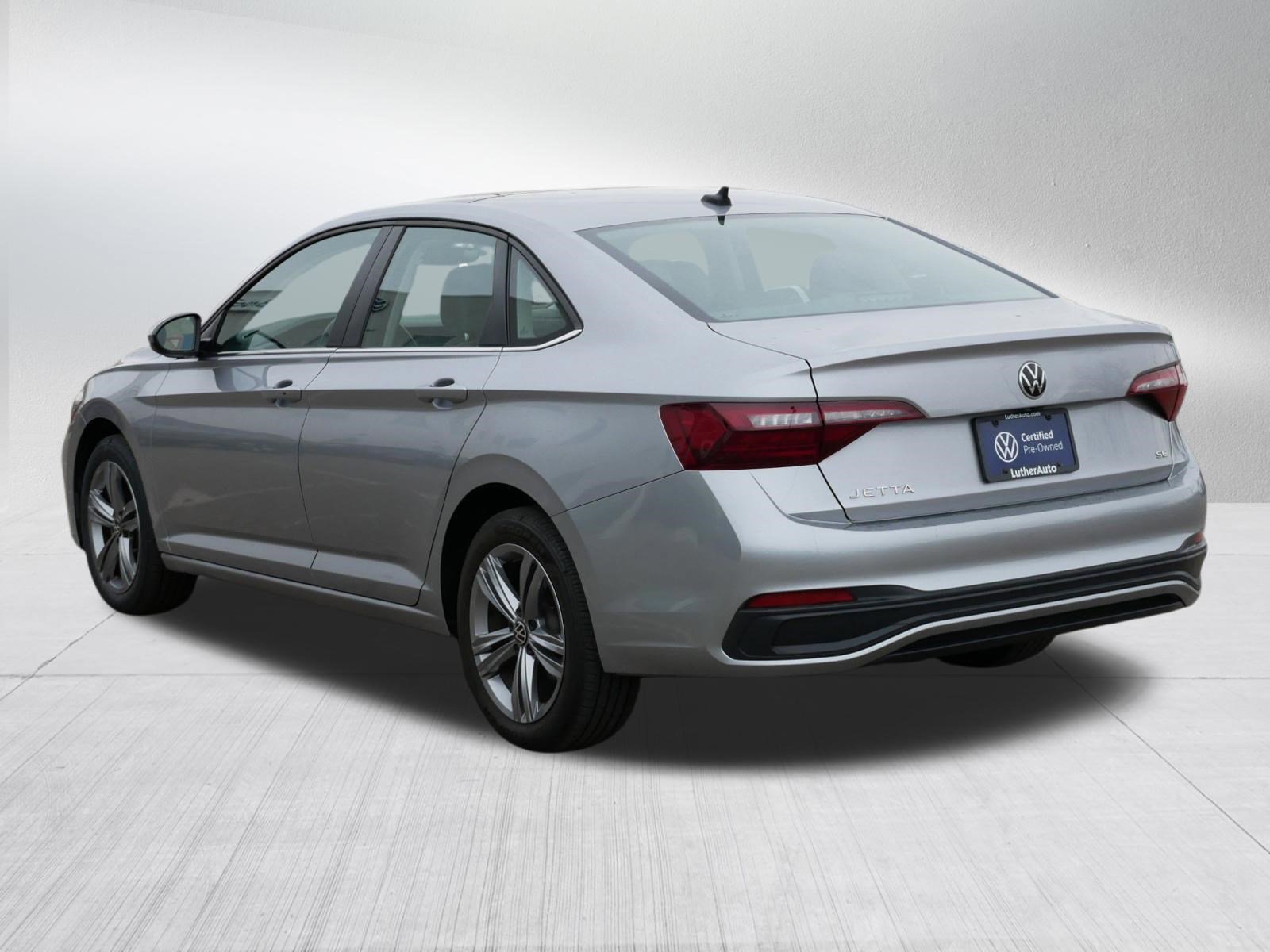 Certified 2024 Volkswagen Jetta SE image 5