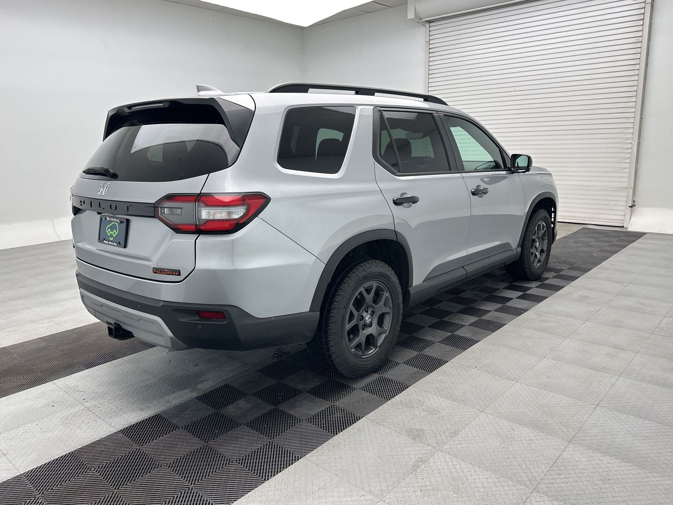 Used 2025 Honda Pilot TrailSport image 9