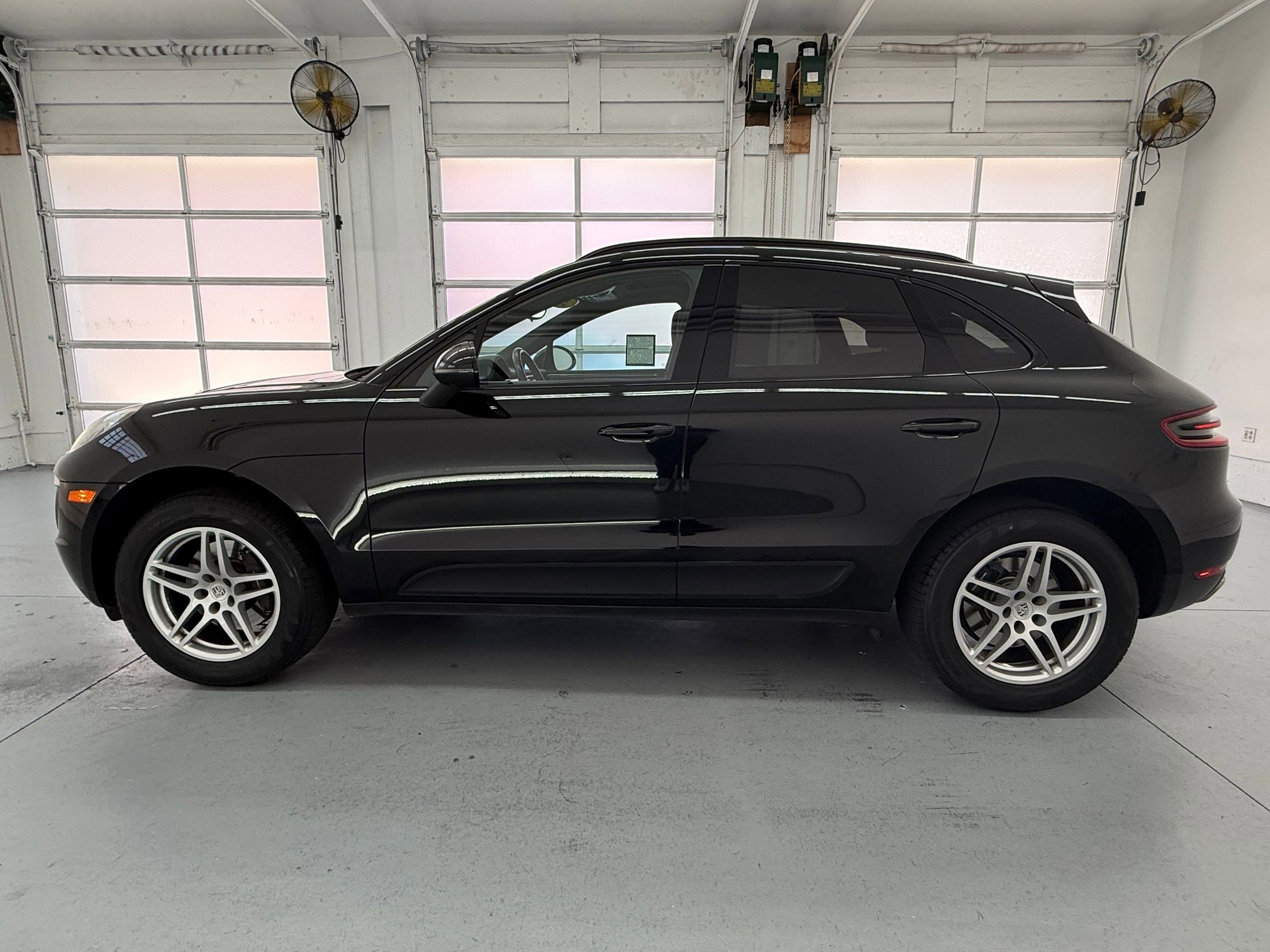 Used 2017 Porsche Macan AWD/4WD image 2