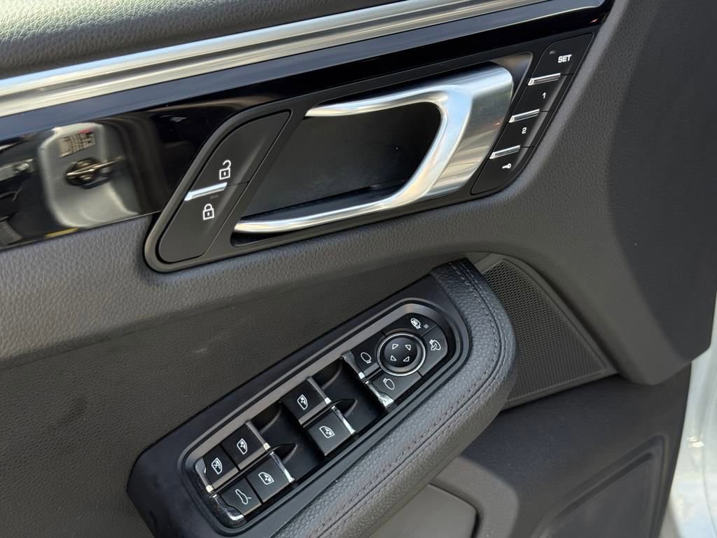 Used 2019 Porsche Macan AWD/4WD image 23