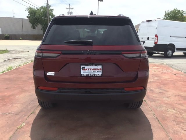 New 2025 Jeep Grand Cherokee Altitude image 4