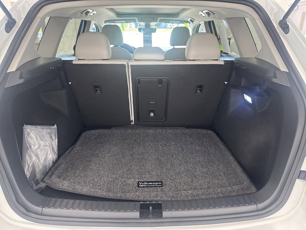 Certified 2025 Volkswagen Taos SE image 30