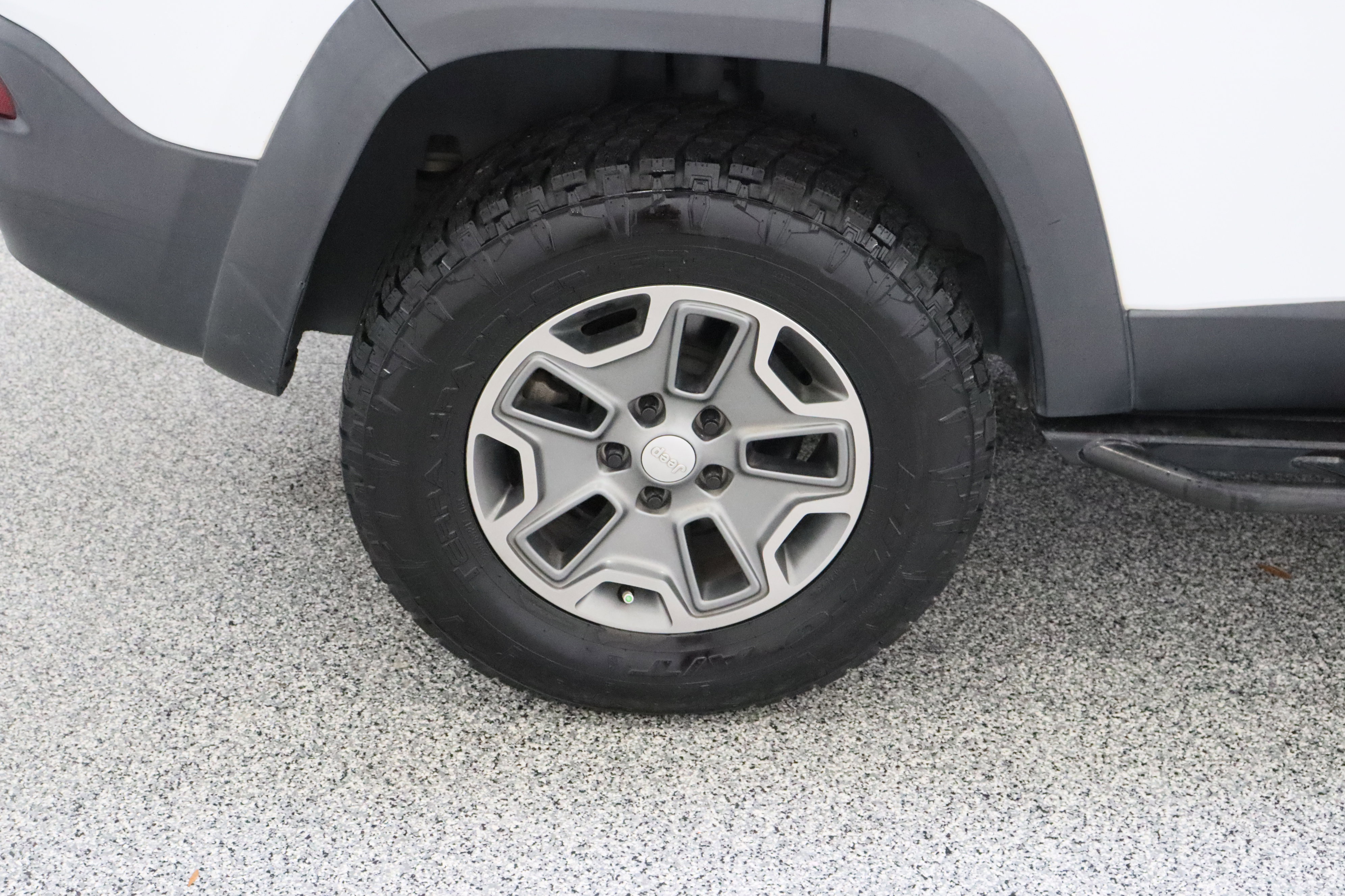 Used 2018 Jeep Cherokee Trailhawk w/ Quick Order Package 27L image 6