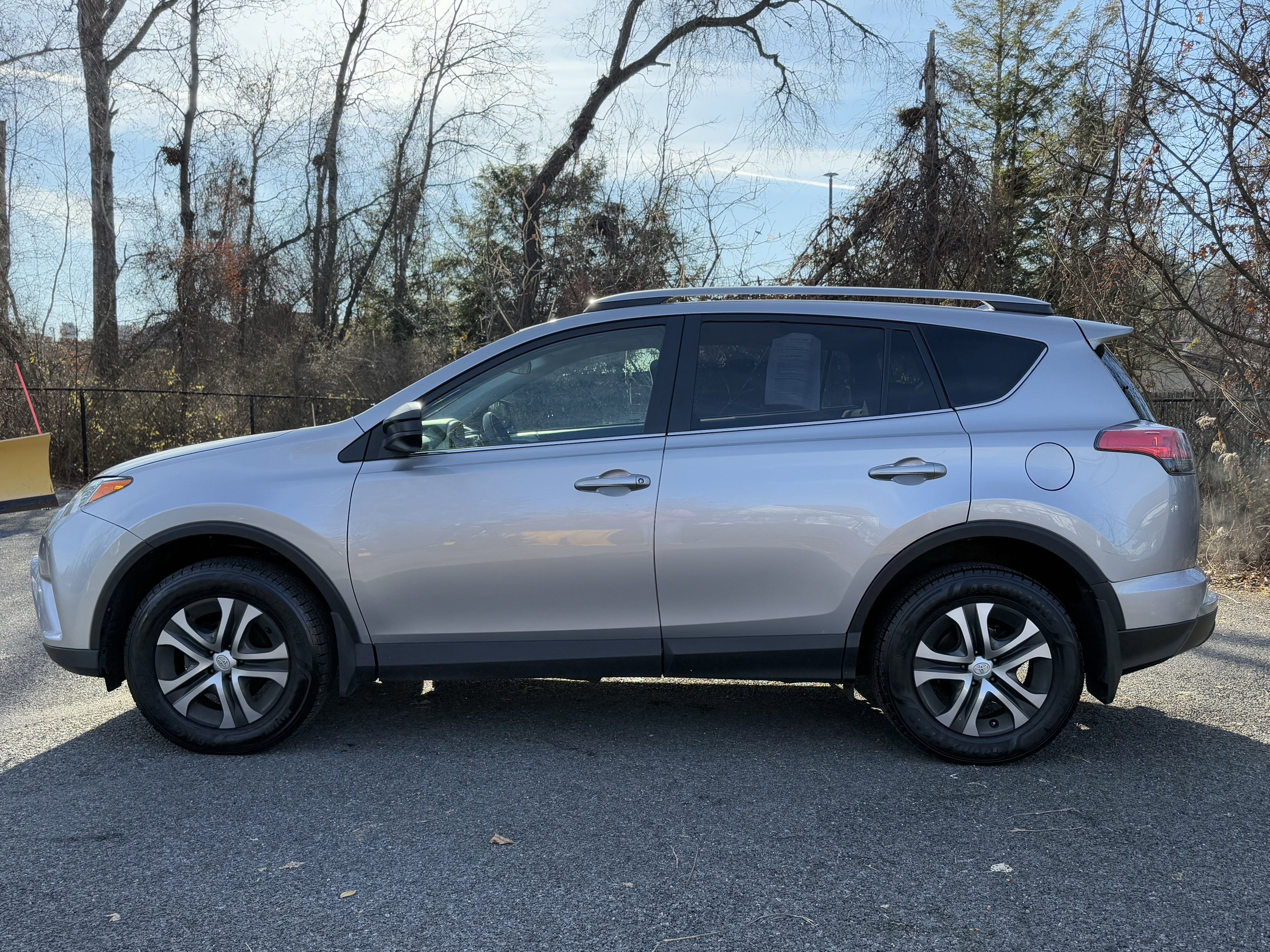 Used 2018 Toyota RAV4 LE image 6