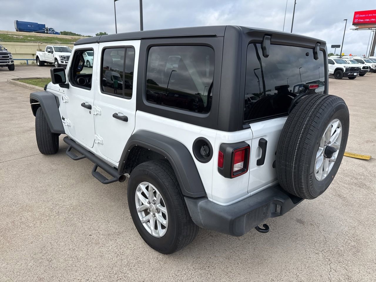 Used 2023 Jeep Wrangler Sport S image 8