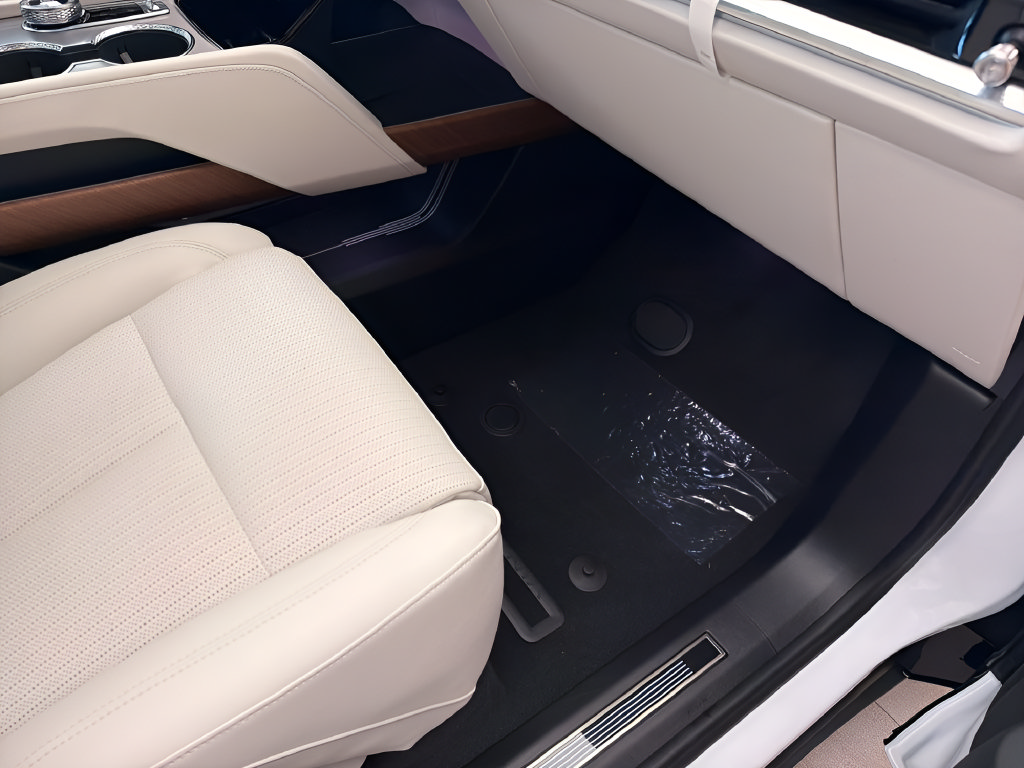 New 2027 Cadillac Vistiq Sport w/ LPO, Floor Liner Package AWD/4WD image 35