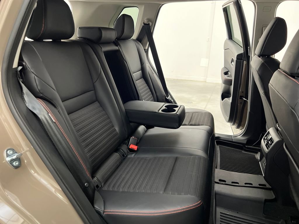 Used 2025 Nissan Rogue SV image 17