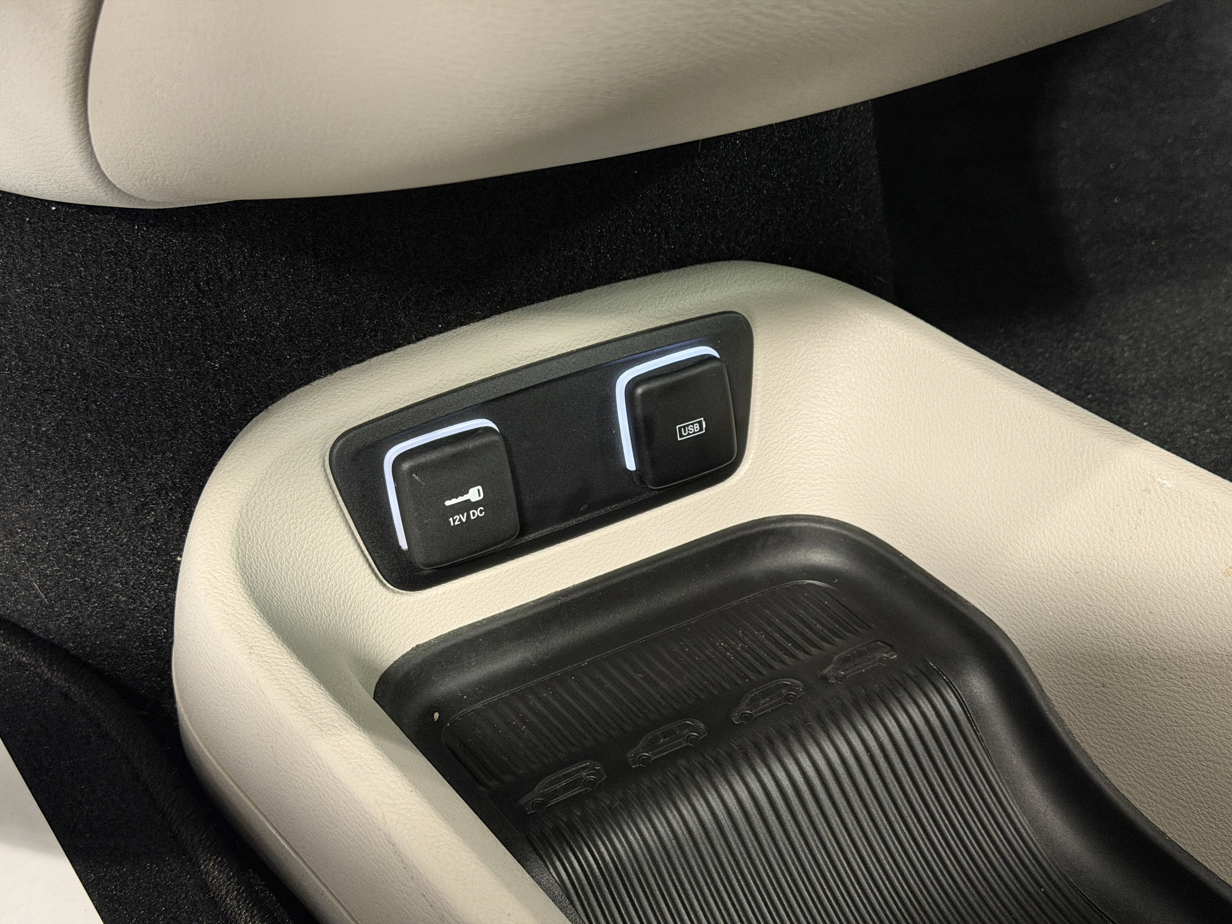 Used 2019 Chrysler Pacifica Touring-L Plus w/ Tire & Wheel Group image 13