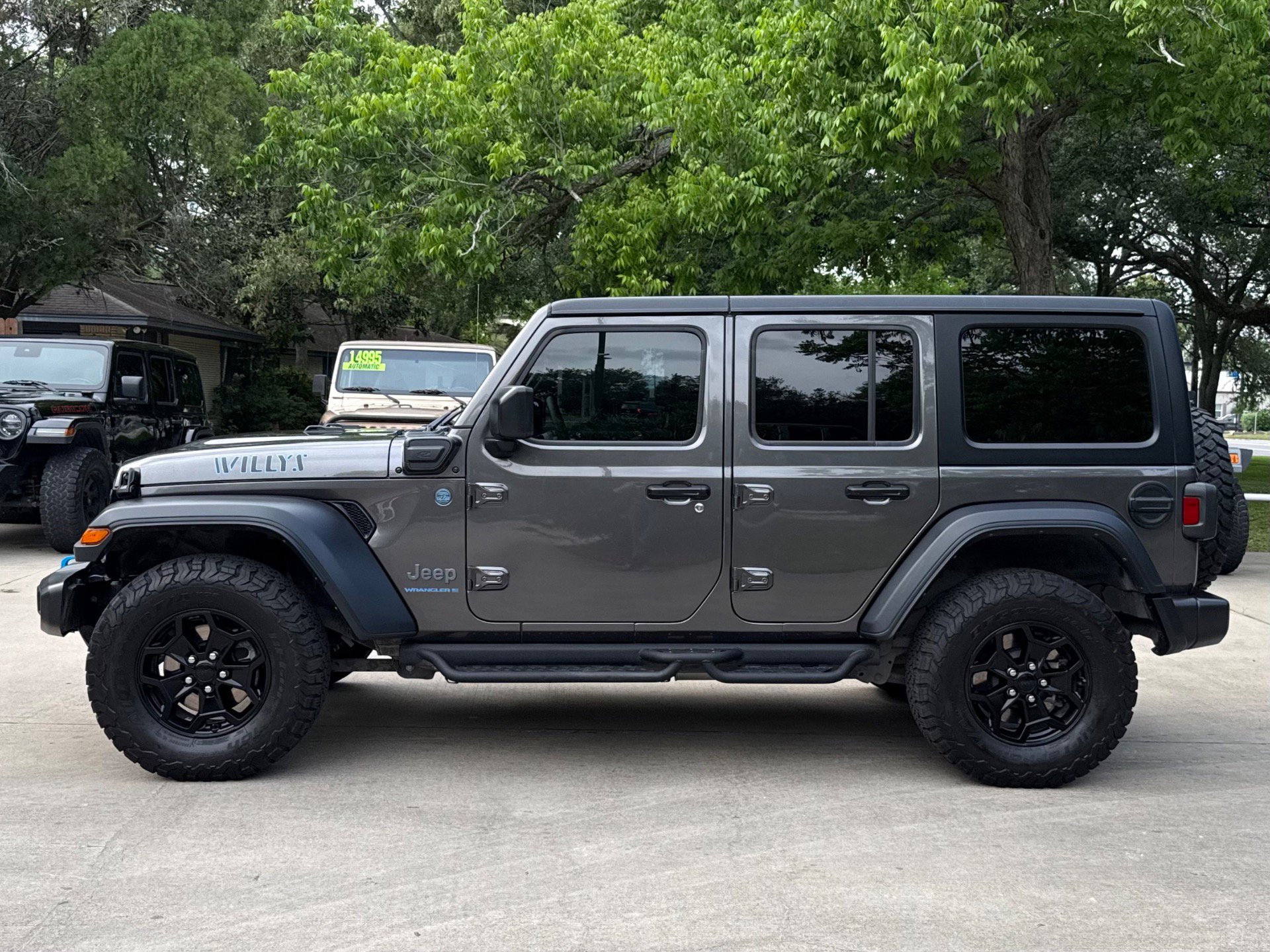 Used 2023 Jeep Wrangler Unlimited AWD/4WD image 9