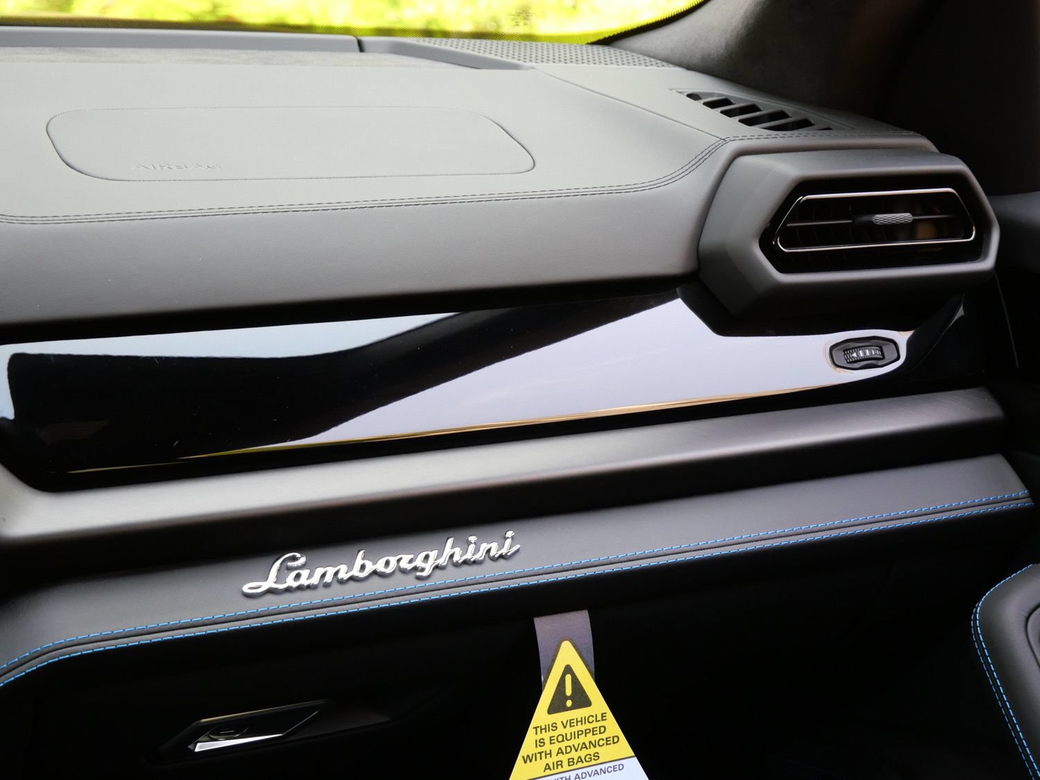 Used 2025 Lamborghini Urus Performante AWD/4WD image 23