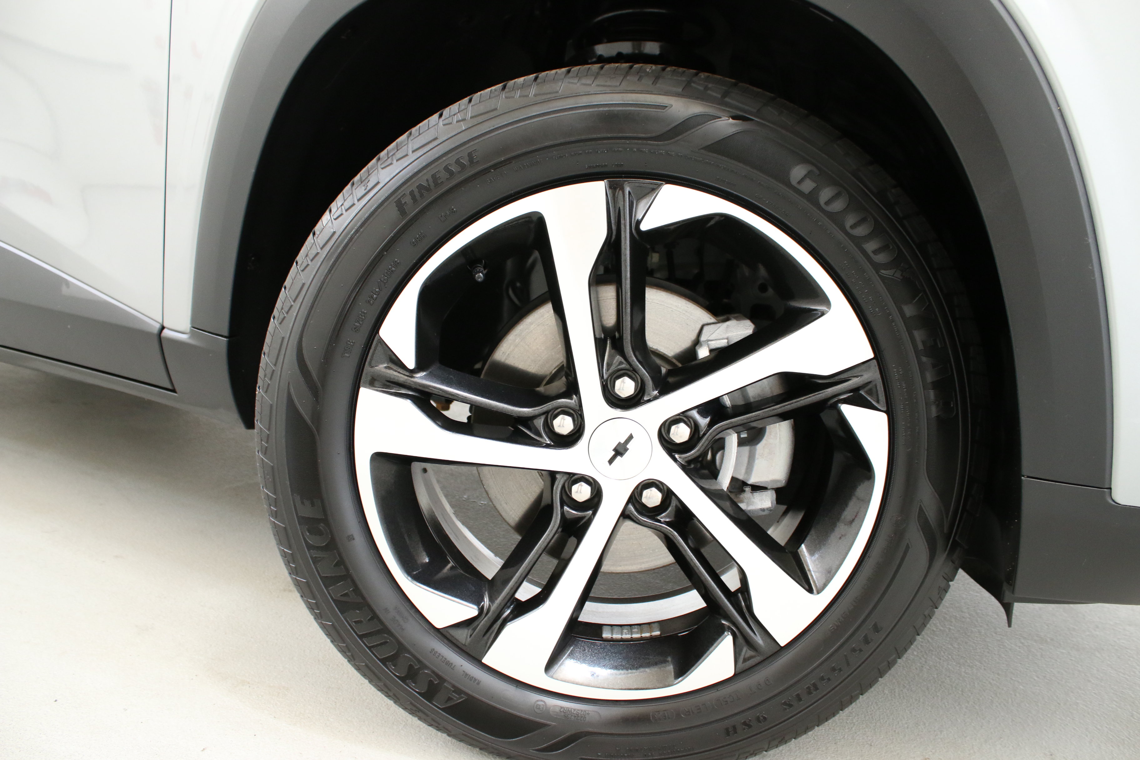 Certified 2024 Chevrolet Trax RS w/ Driver Confidence Package FWD image 35