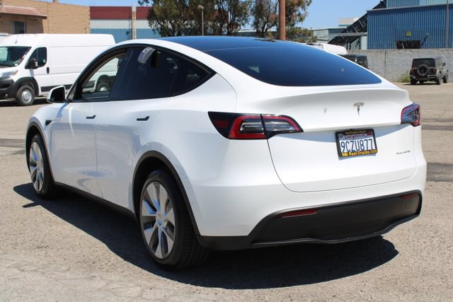 Used 2022 Tesla Model Y Long Range AWD/4WD image 3