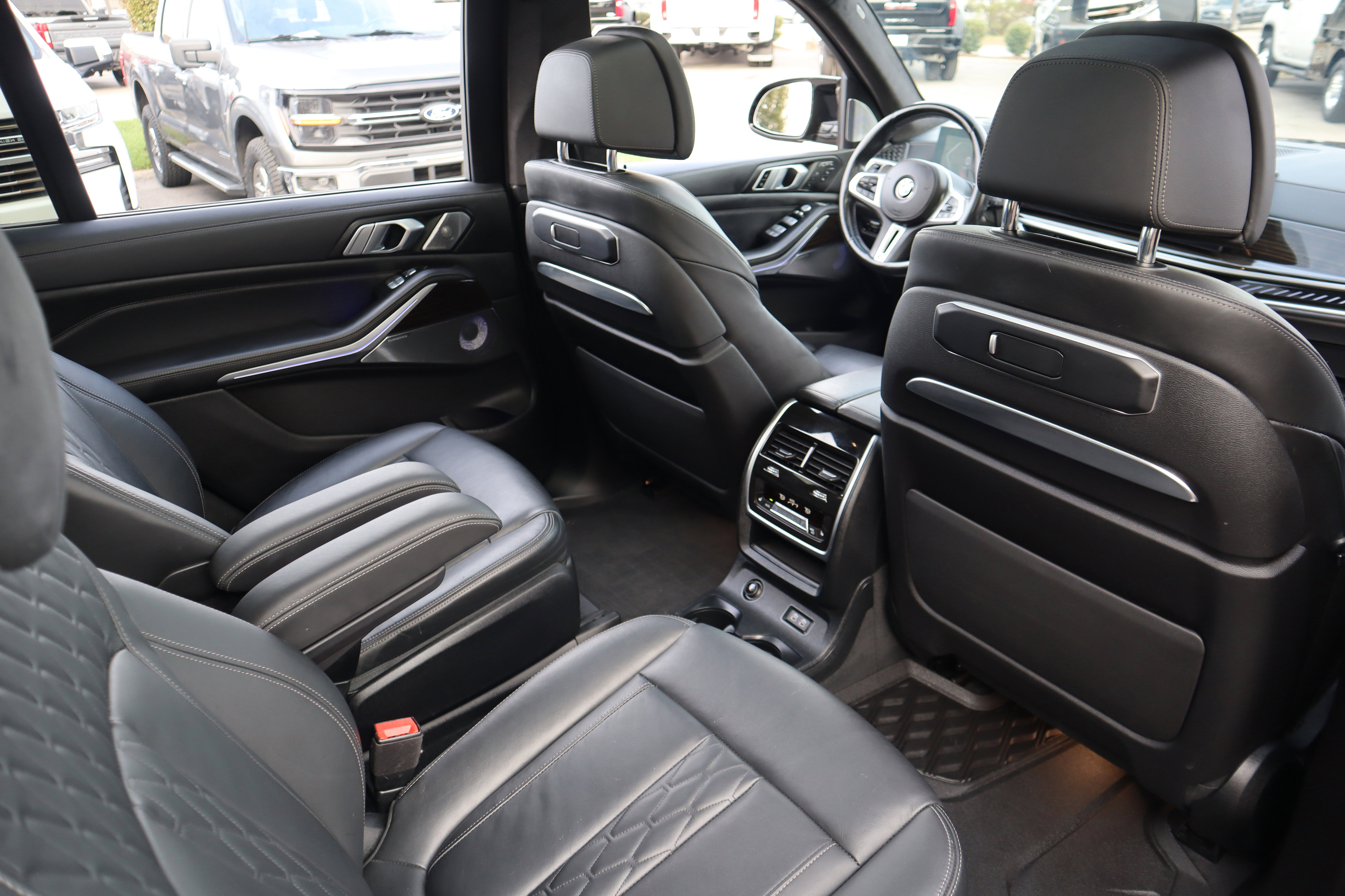 Used 2023 BMW X7 M60i w/ Executive Package image 37
