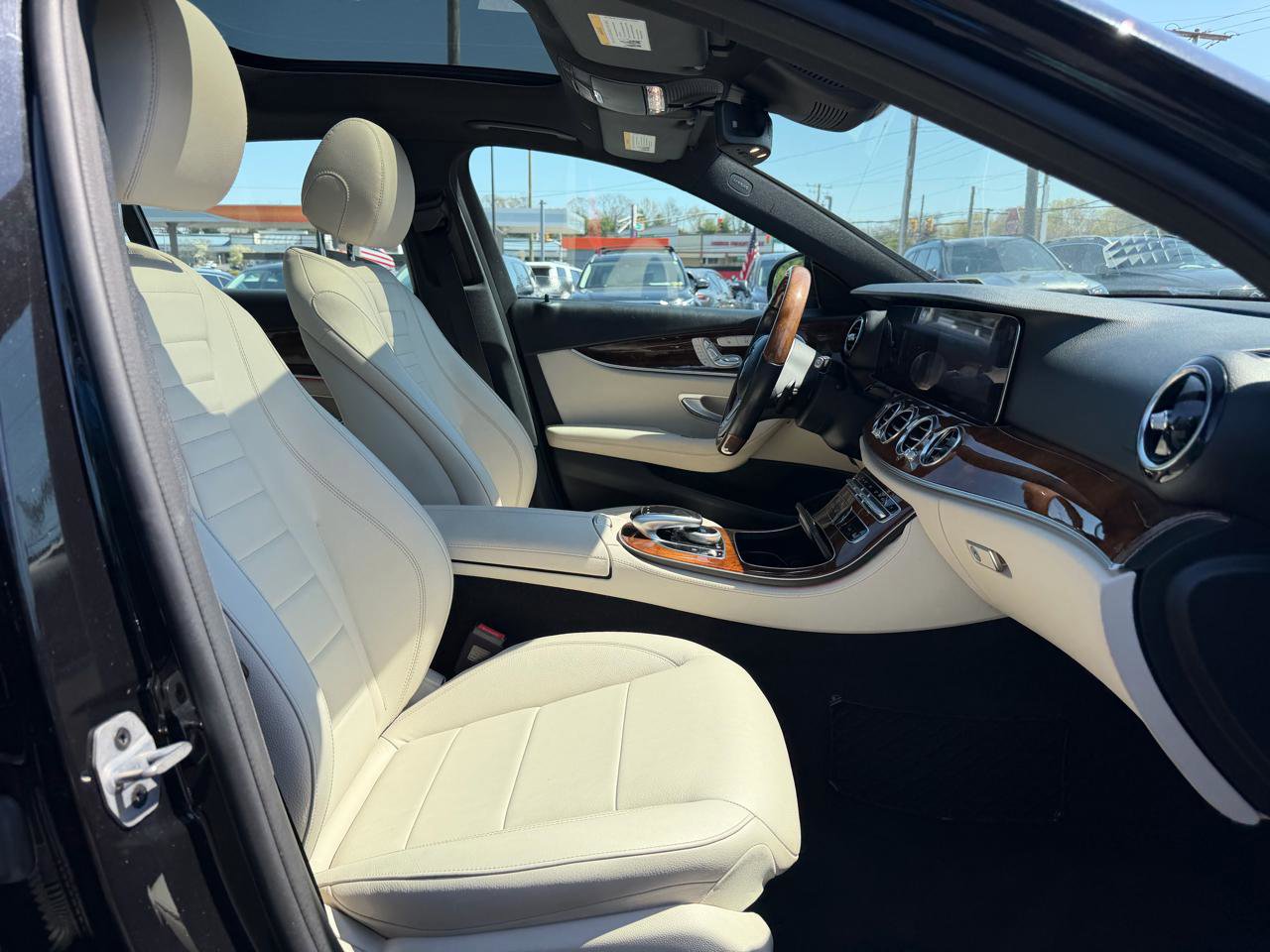 Used 2019 Mercedes-Benz E 300 4MATIC image 23