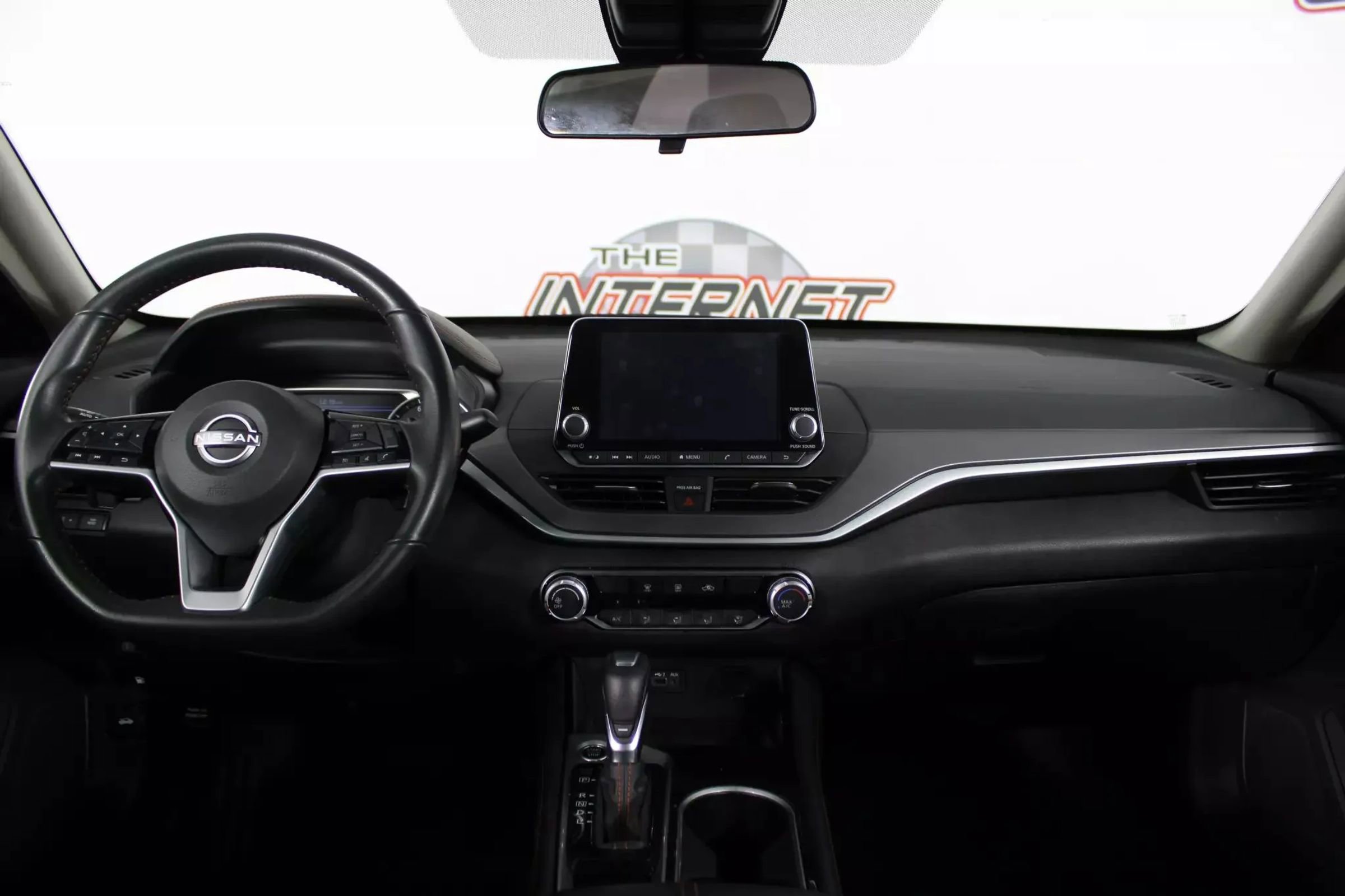 Used 2024 Nissan Altima 2.5 SR FWD image 11