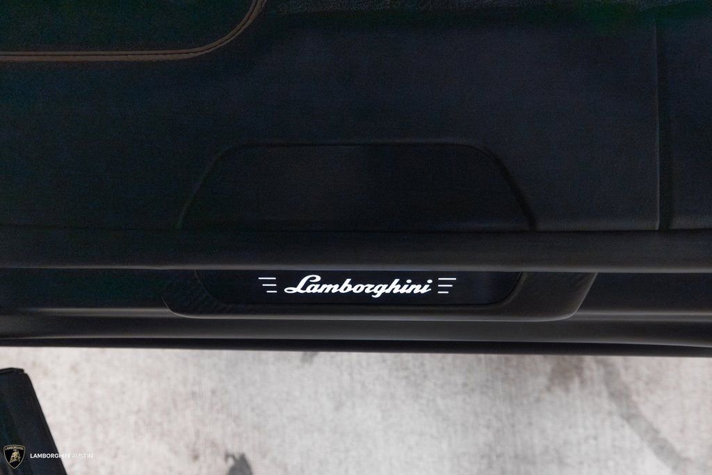 Used 2024 Lamborghini Urus S AWD/4WD image 35