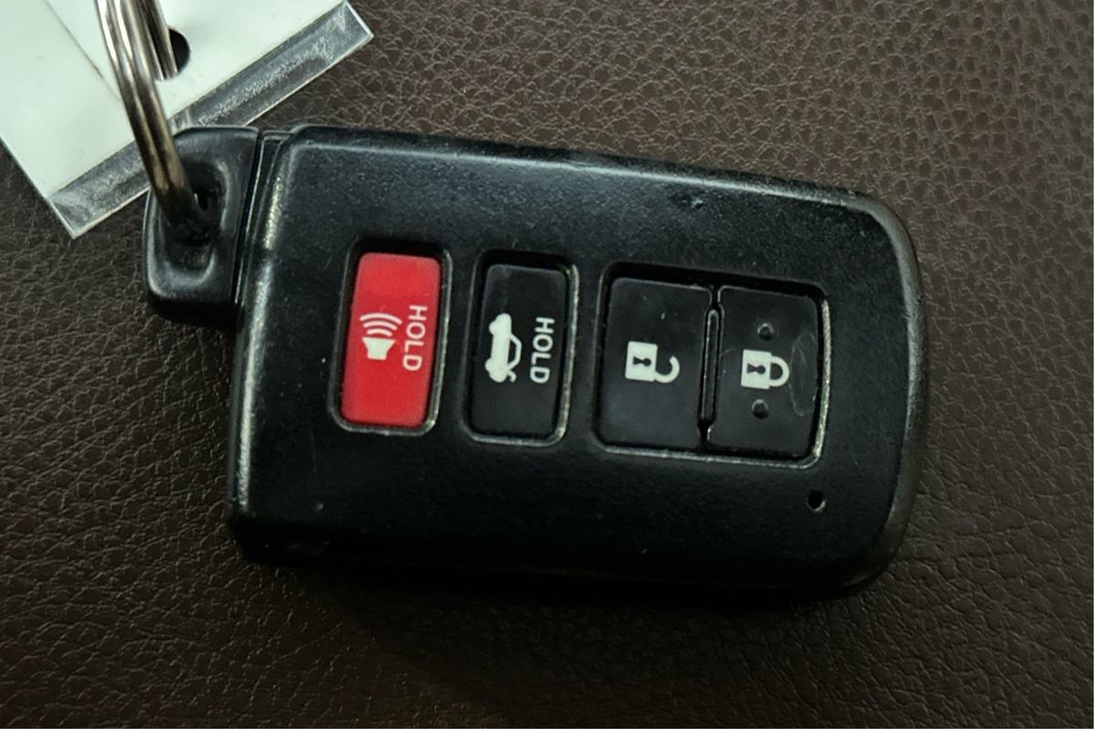 Used 2015 Toyota Avalon Limited image 37