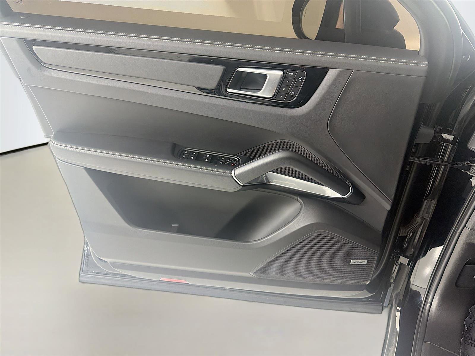 Certified 2022 Porsche Cayenne Turbo image 6