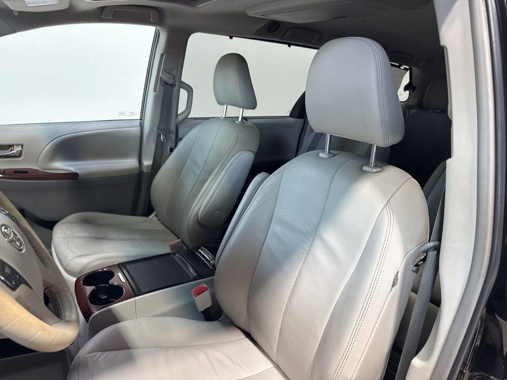 Used 2012 Toyota Sienna XLE w/ Premium Pkg AWD/4WD image 29