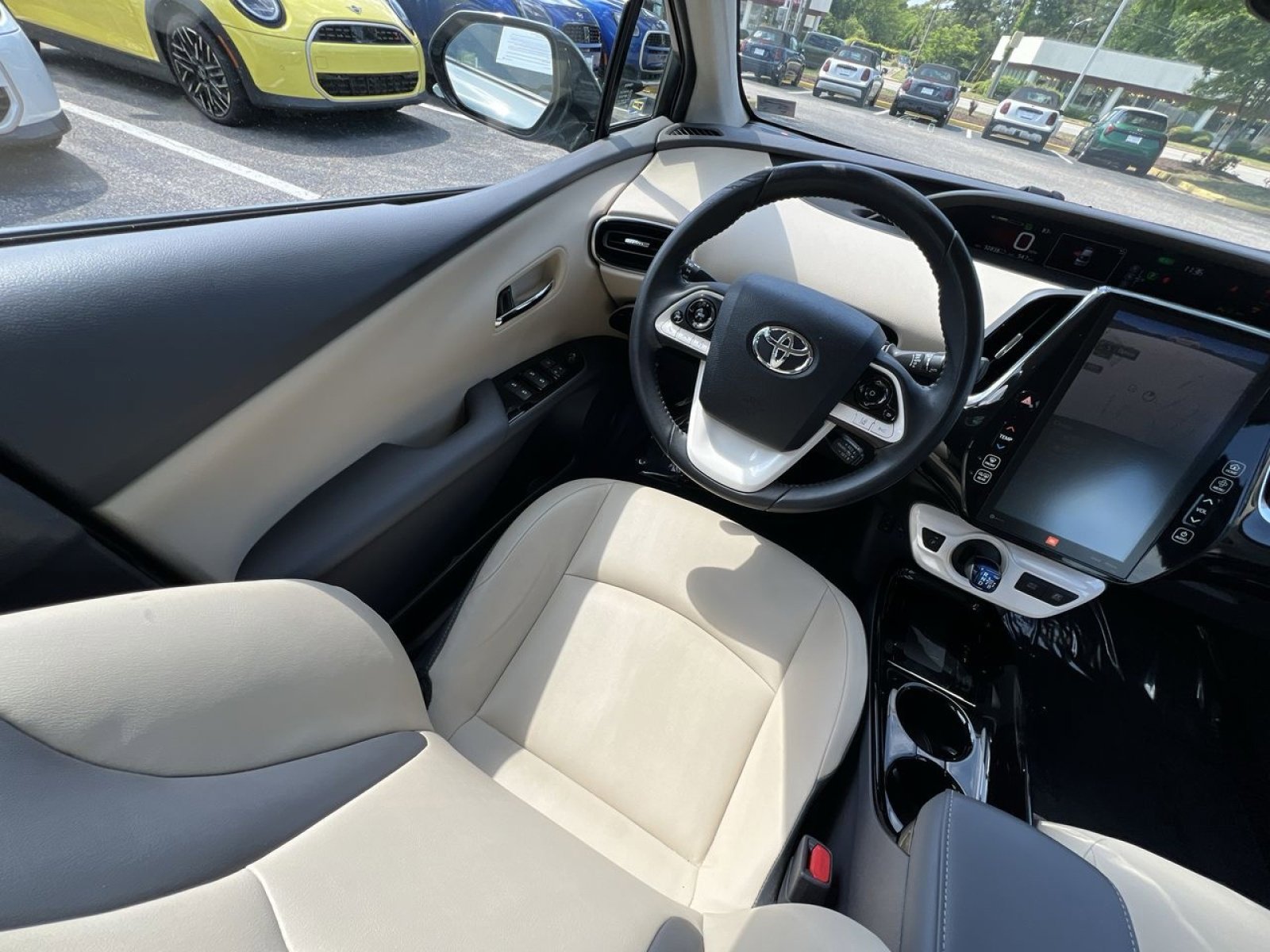 Used 2018 Toyota Prius Four w/ Advanced Technology Package FWD image 4