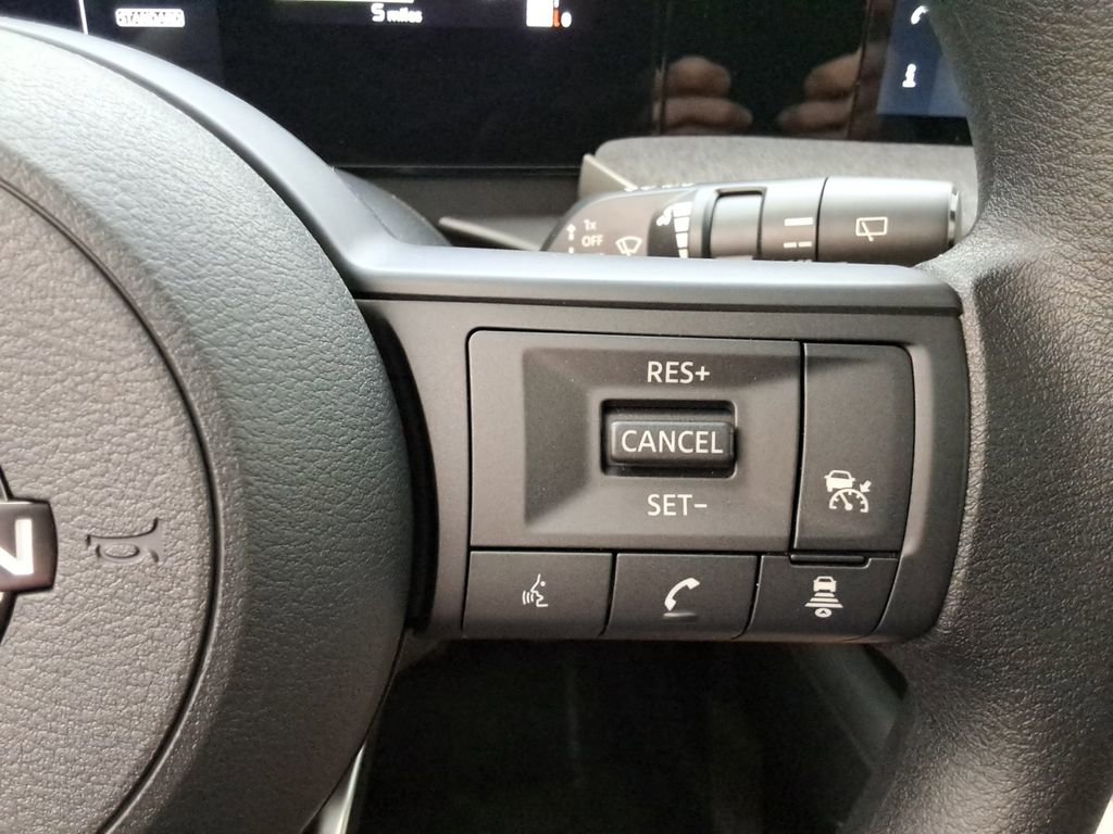 Used 2025 Nissan Kicks SV w/ SV Premium Package FWD image 23