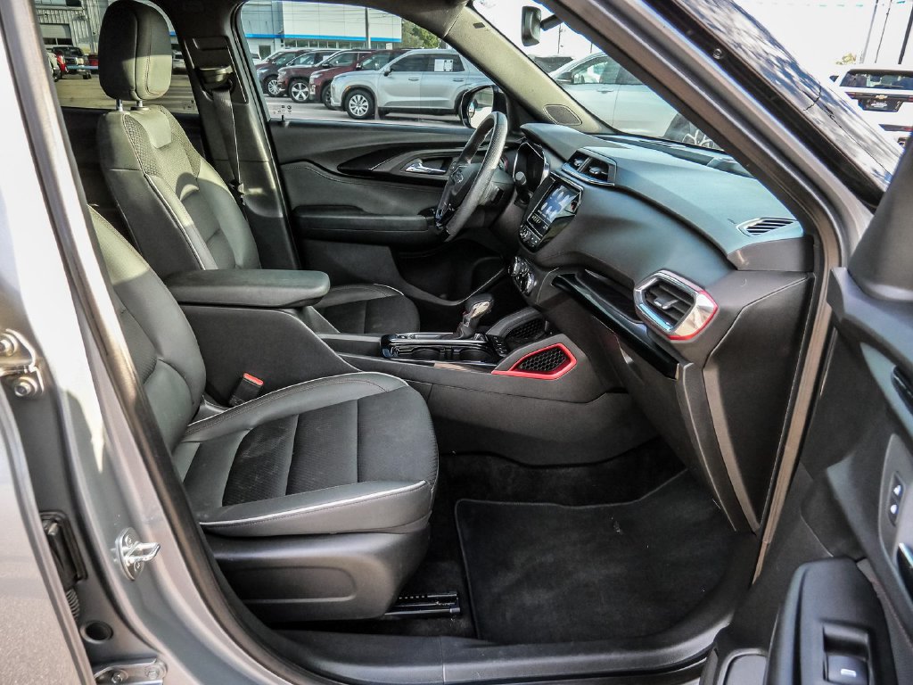 Used 2023 Chevrolet TrailBlazer RS w/ Convenience Package FWD image 13