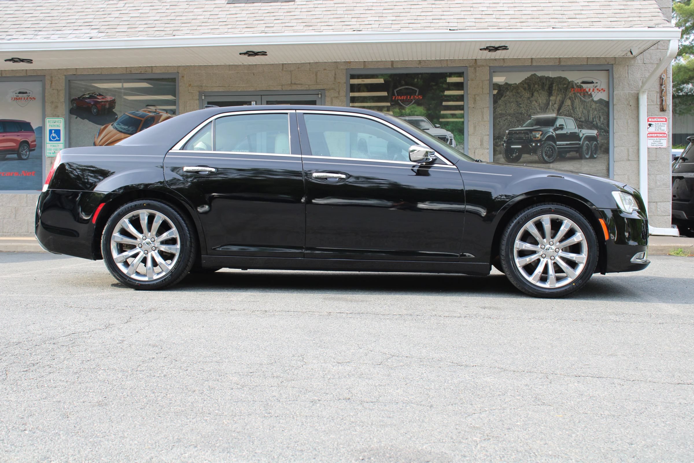 Used 2018 Chrysler 300 Limited RWD image 25