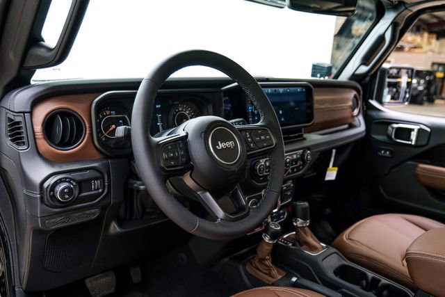 Used 2025 Jeep Gladiator Rubicon w/ Safety Group AWD/4WD image 16