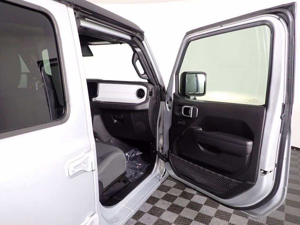 Used 2024 Jeep Wrangler Unlimited w/ Convenience Group image 30