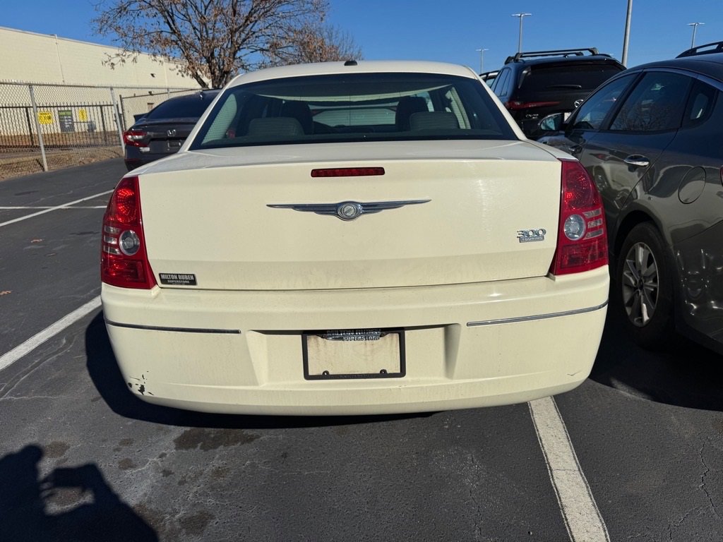Used 2010 Chrysler 300 Touring image 6