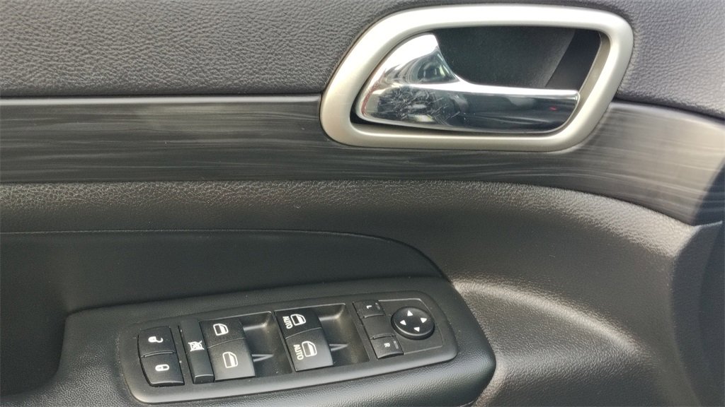 Used 2019 Jeep Grand Cherokee Altitude image 9