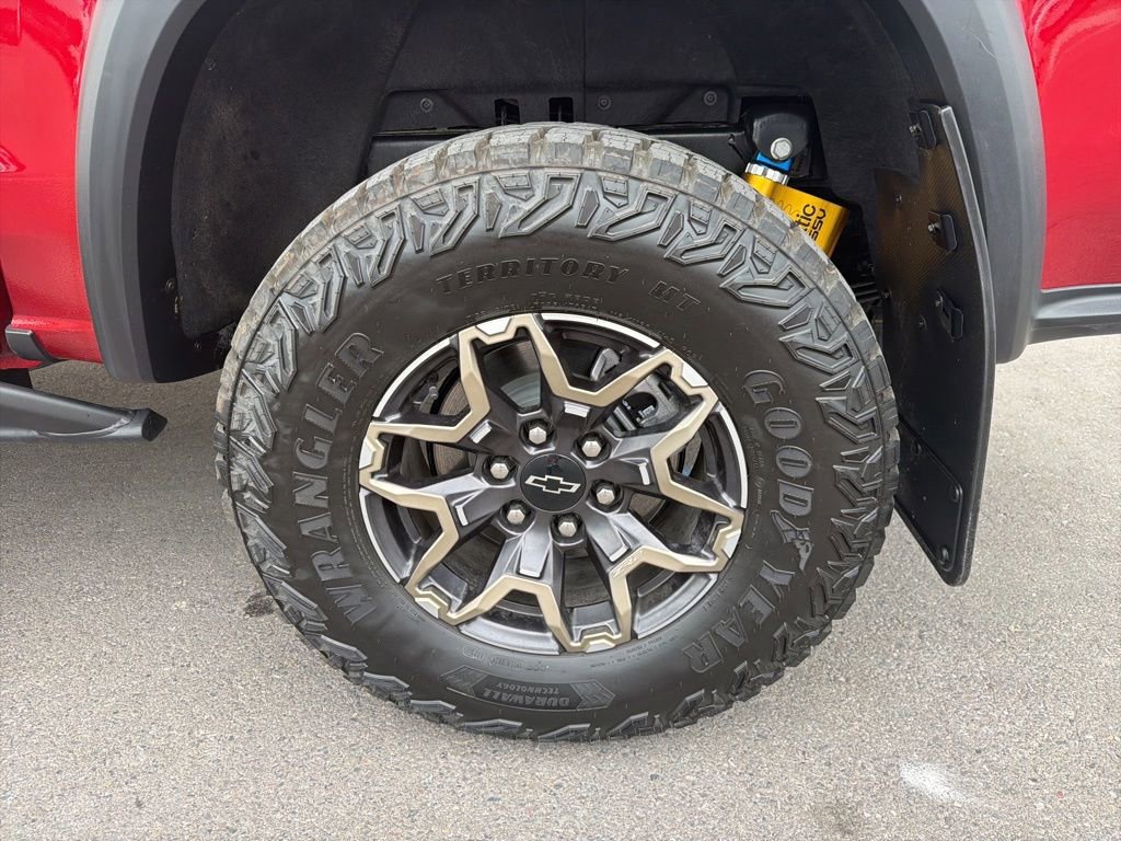 Used 2025 Chevrolet Colorado ZR2 w/ Technology Package AWD/4WD image 10