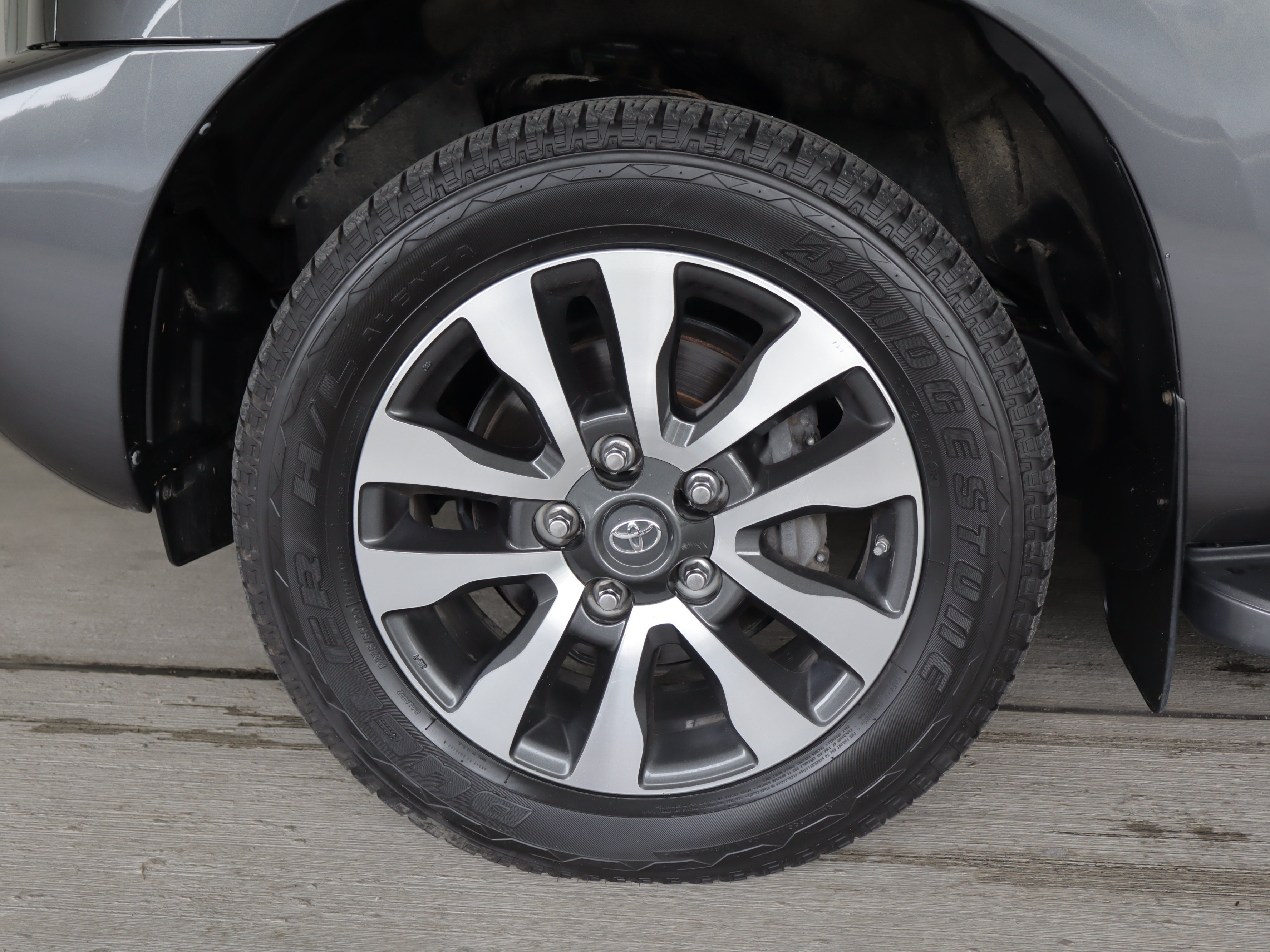 Used 2021 Toyota Sequoia Limited w/ Safety & Convenience Package AWD/4WD image 32
