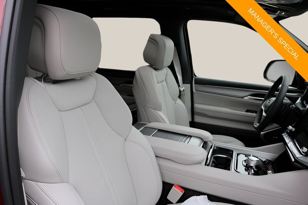New 2025 Jeep Wagoneer L Series II AWD/4WD image 22
