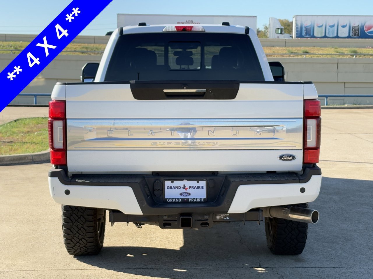 Used 2022 Ford F350 Platinum w/ FX4 Off-Road Package AWD/4WD image 7